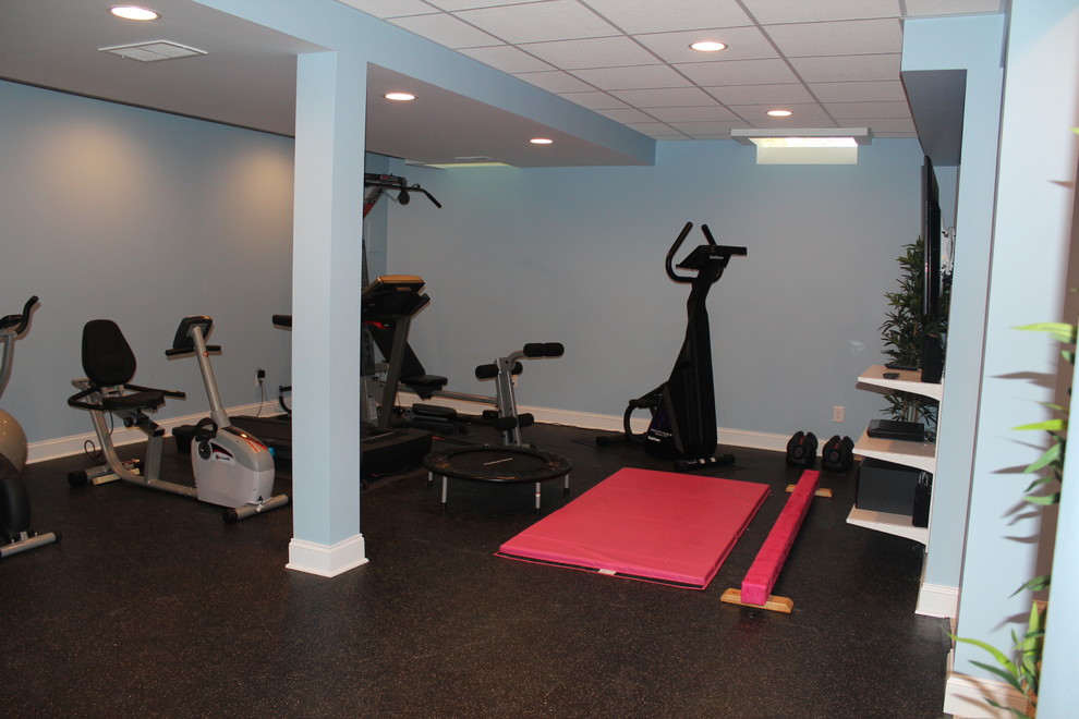 This is an example of a traditional home gym in Cleveland with blue walls.