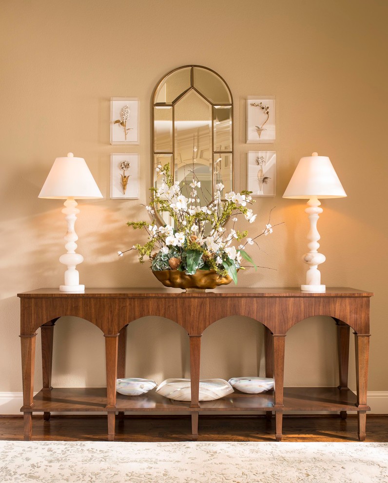 Example of a transitional entryway design in Dallas