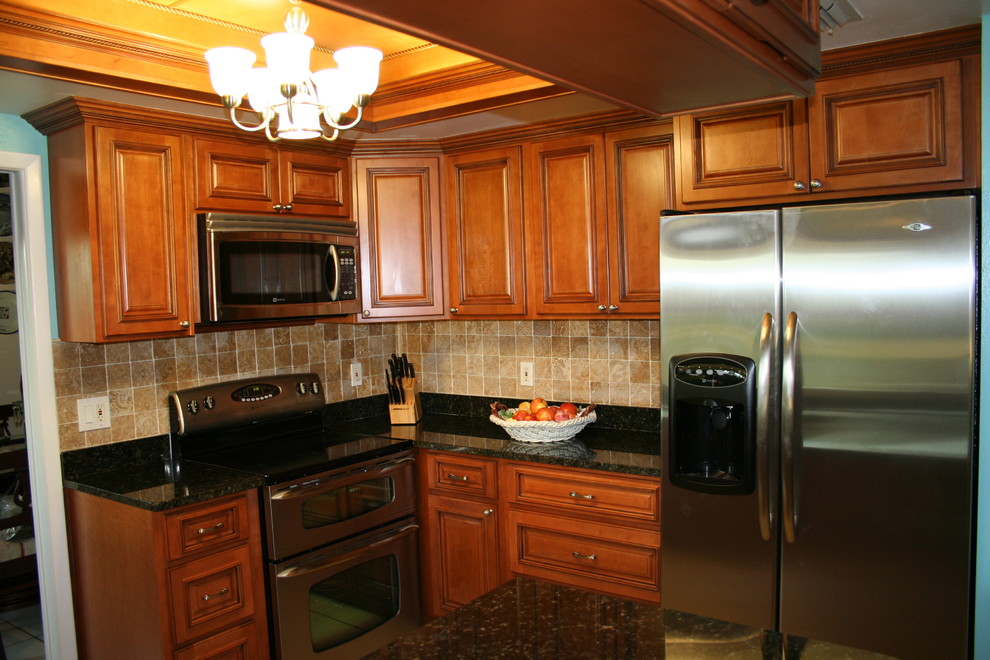 This is an example of a tropical kitchen in Tampa.