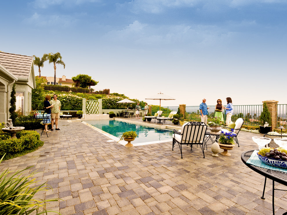 Example of a tuscan pool design in Orange County
