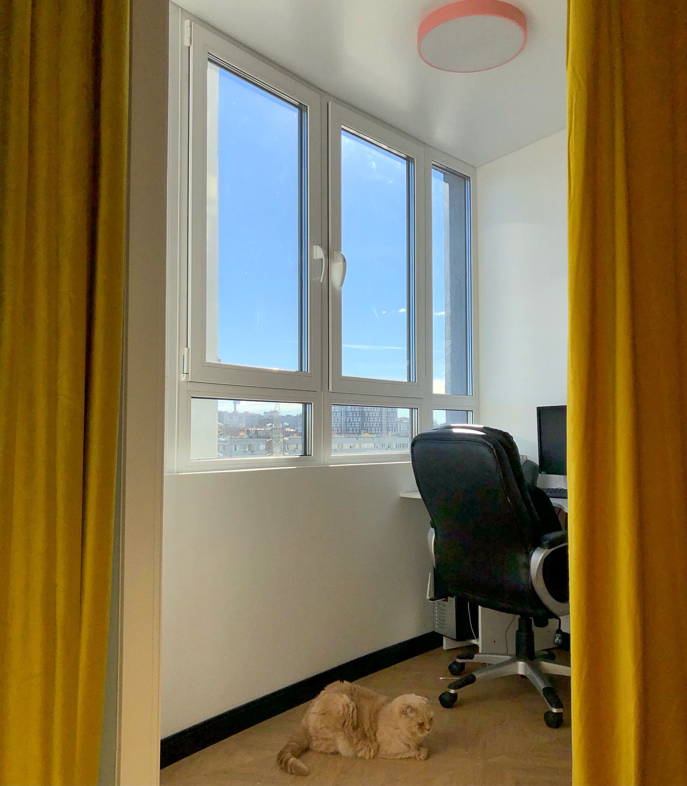 Рабочее место на лоджии