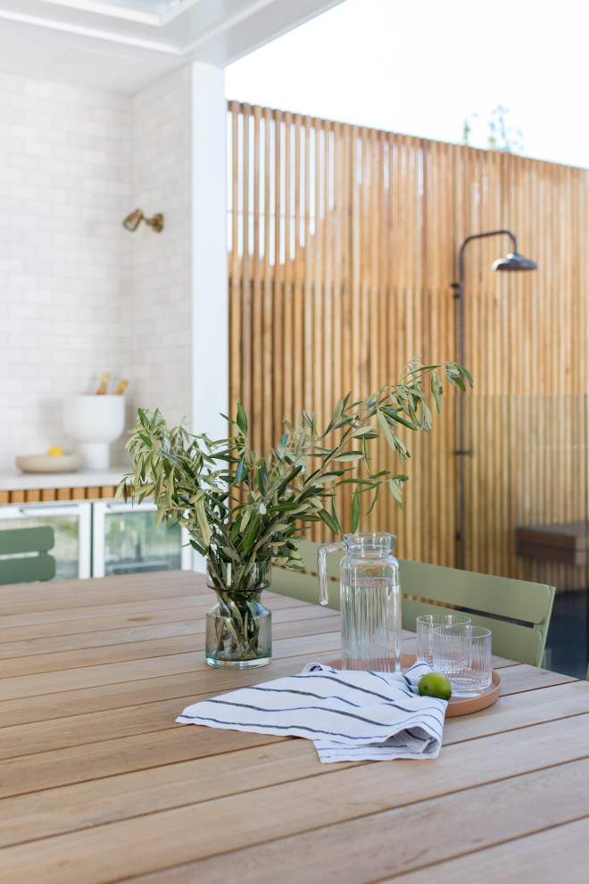 Design ideas for a beach style patio in Melbourne.