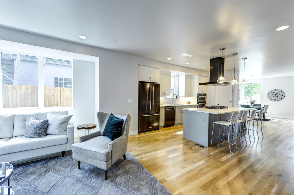 Inspiration for a modern home design remodel in Seattle