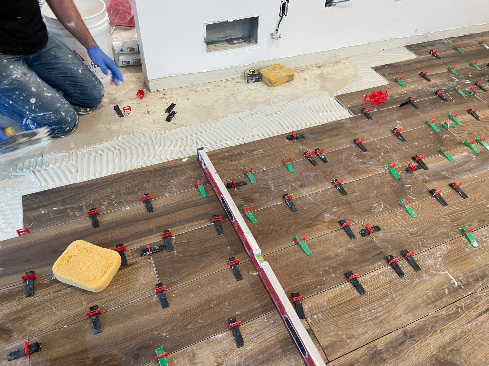 Floor Tile - Woodgrain Look - Apartment Makeover