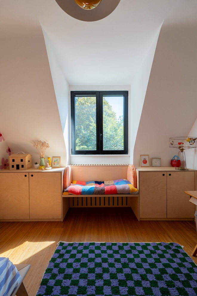 Design ideas for a midcentury kids' room in Paris.