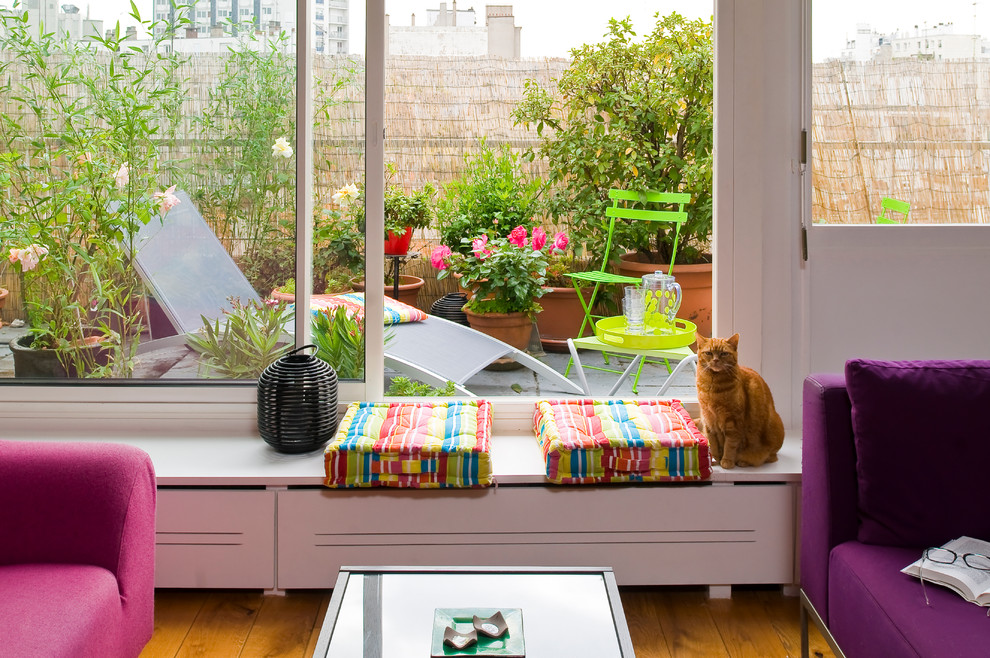 Small trendy home design photo in Paris