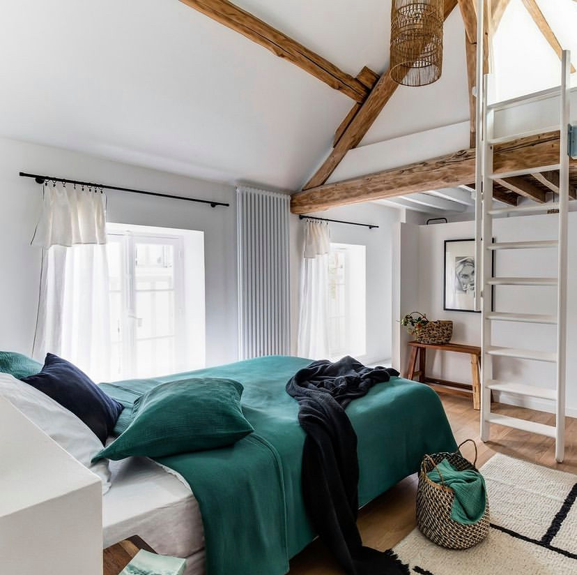 Inspiration for a bedroom remodel in Paris