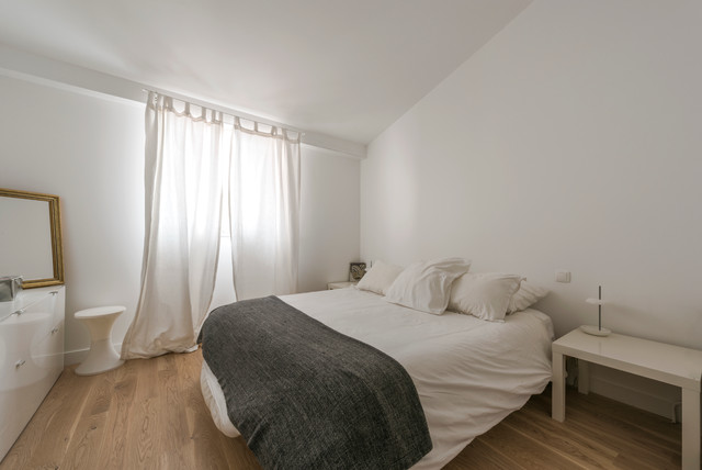Maison r&eacute;nov&eacute;e contemporary-bedroom
