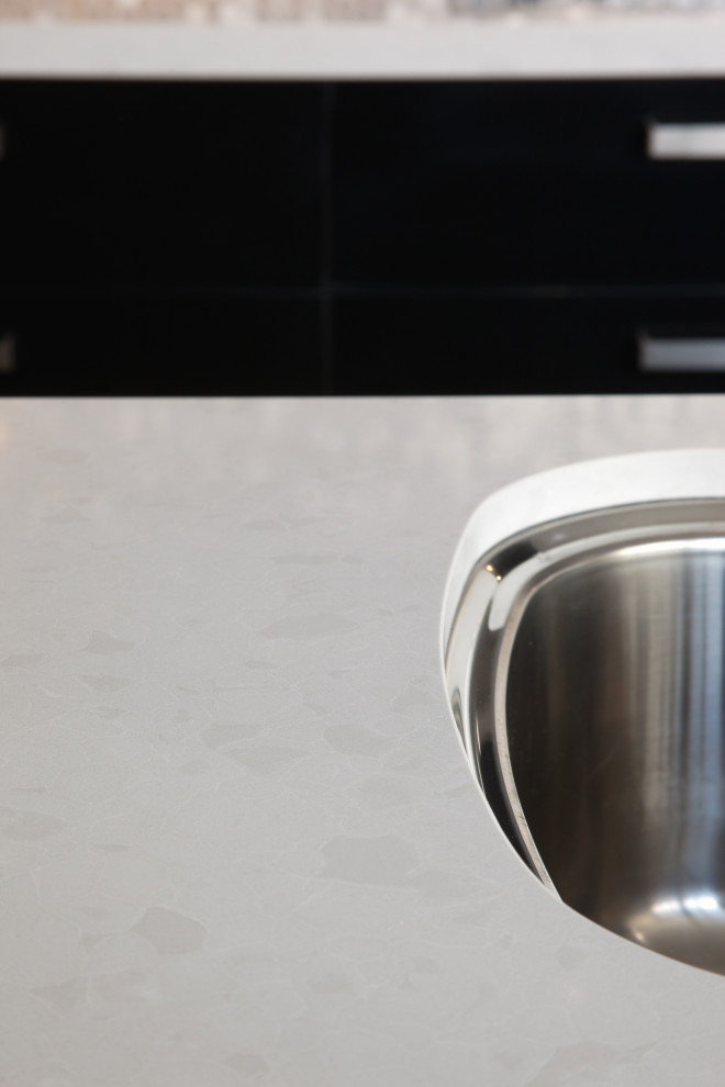 Inspiration for a modern kitchen in Perth.