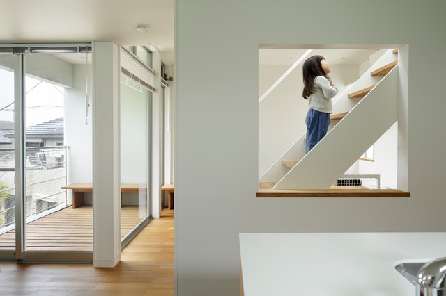 鶴見の家 contemporaneo-balcone