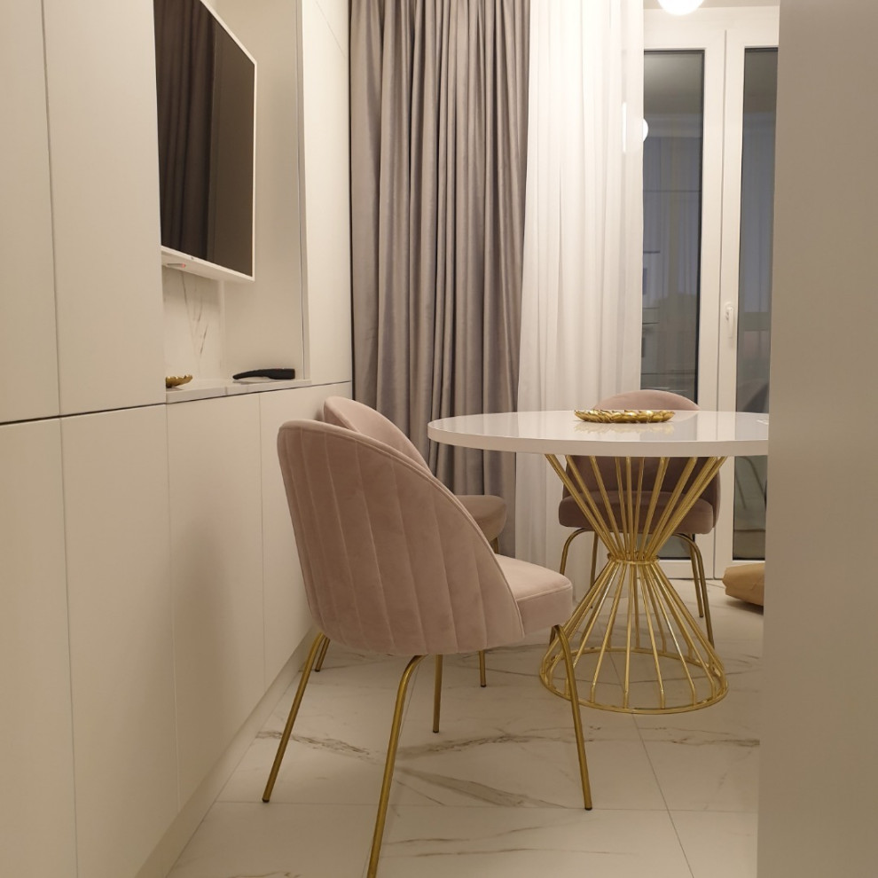 Powder rose neoclassic appartment