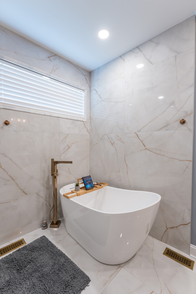 Indian Lake Walnut Bathrooms