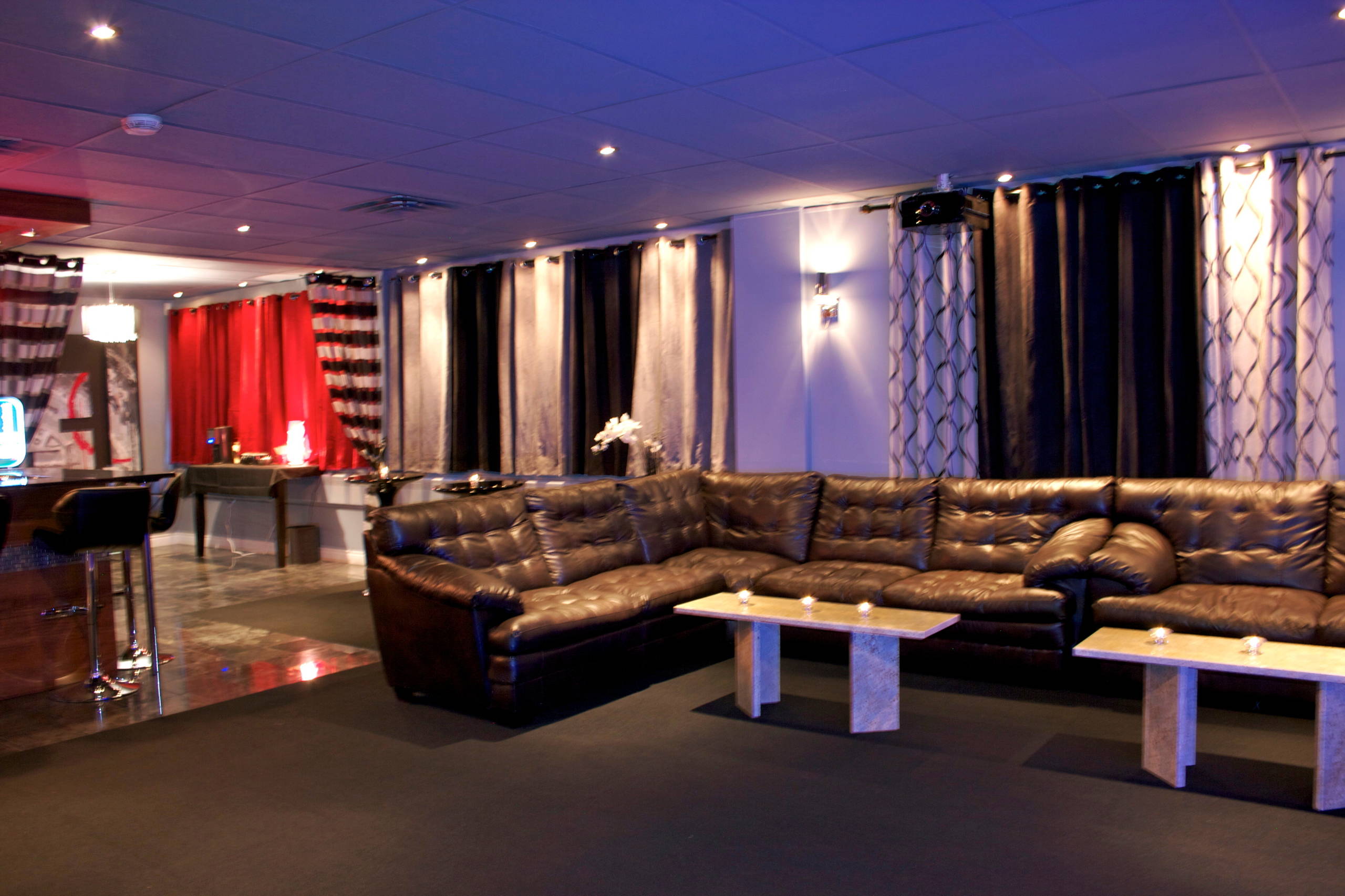 Lounge & Bar