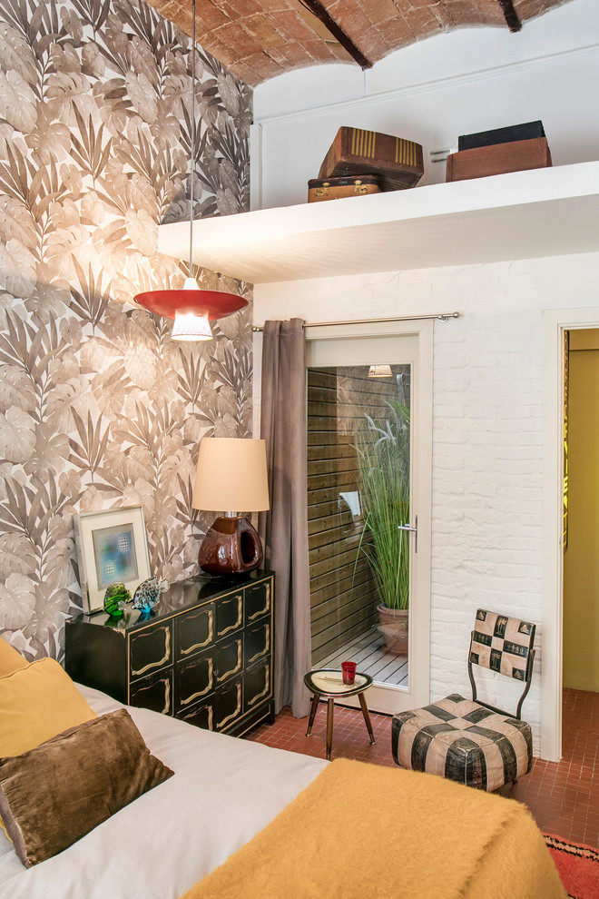 Inspiration for a mid-century modern home design remodel in Barcelona