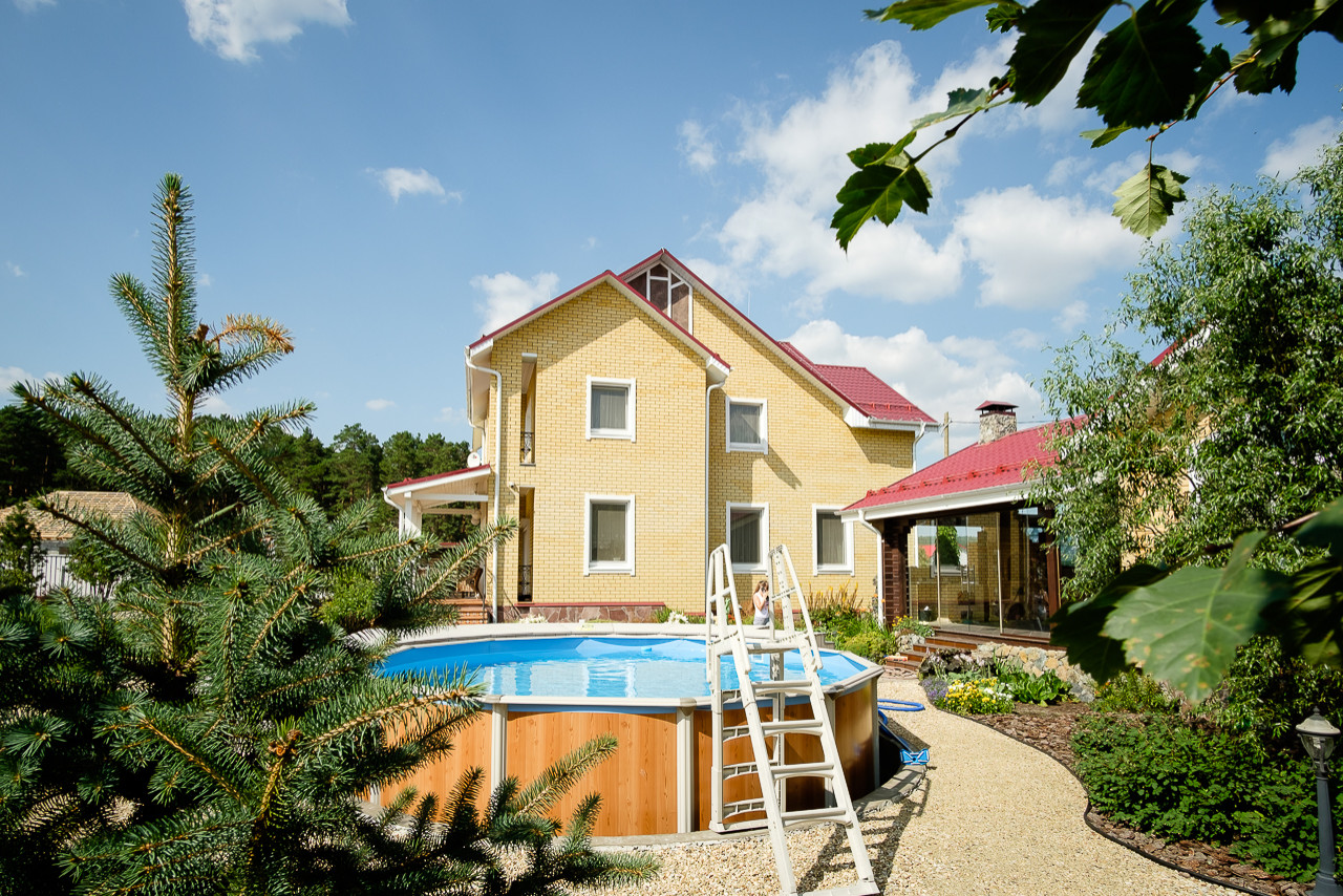 Сад с зеленой крышей