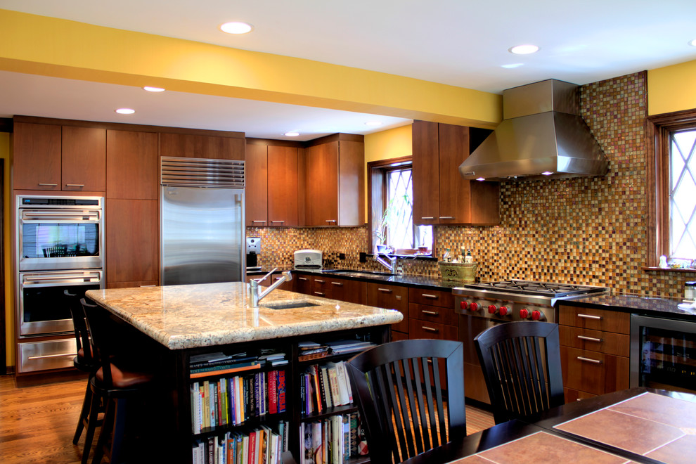 Transitional kitchen photo in Chicago