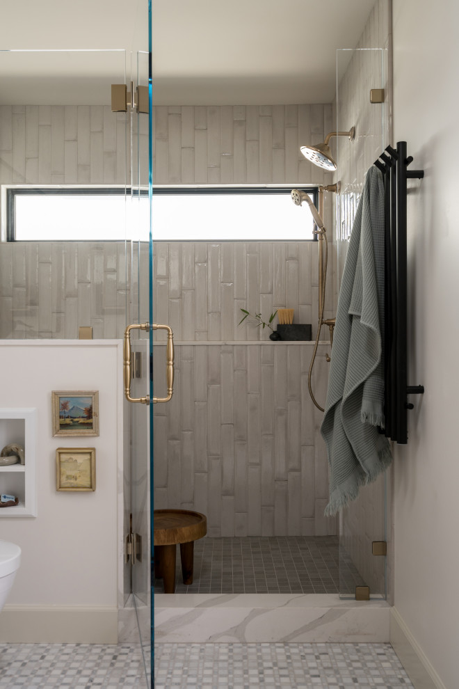 Bathroom - mid-century modern bathroom idea in Los Angeles