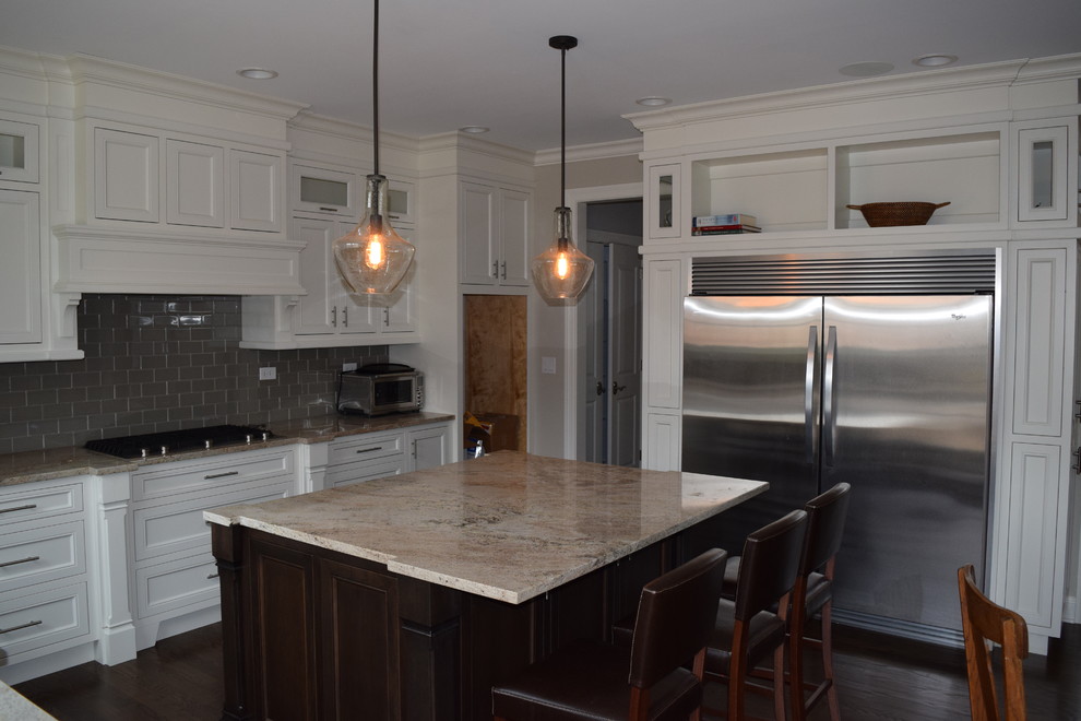 Transitional kitchen photo in Chicago