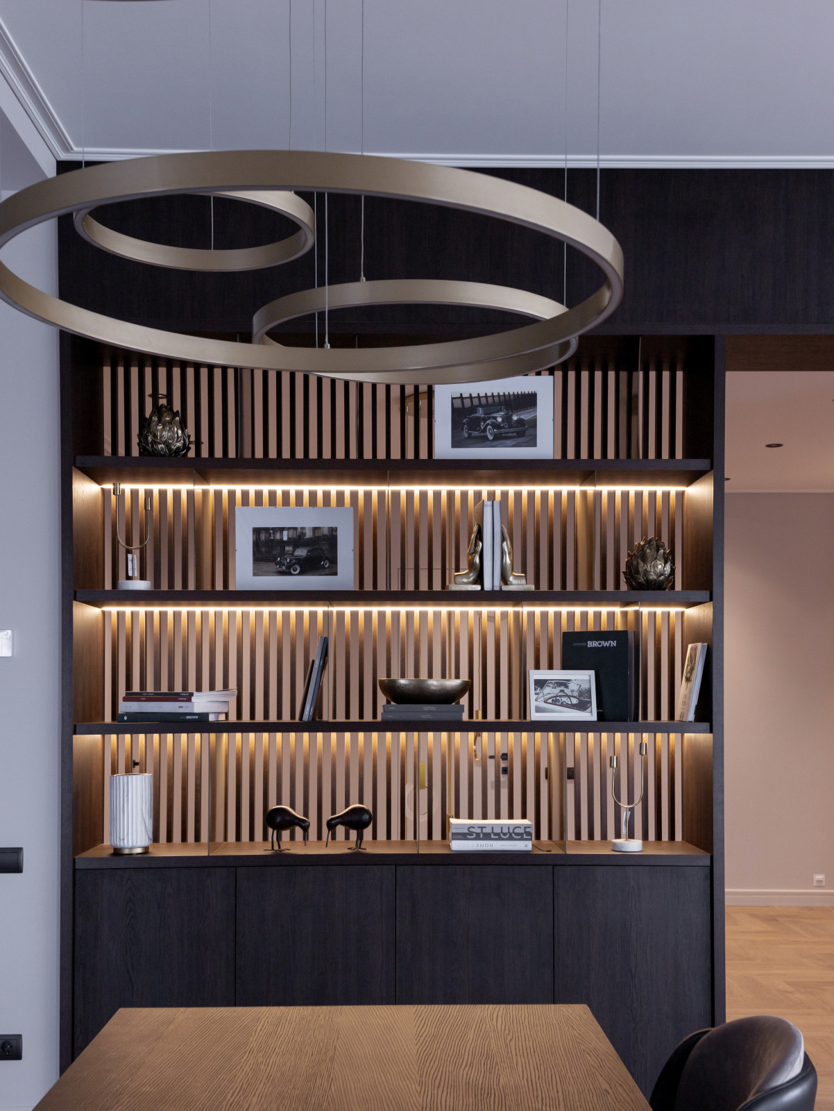 Австорский стеллаж