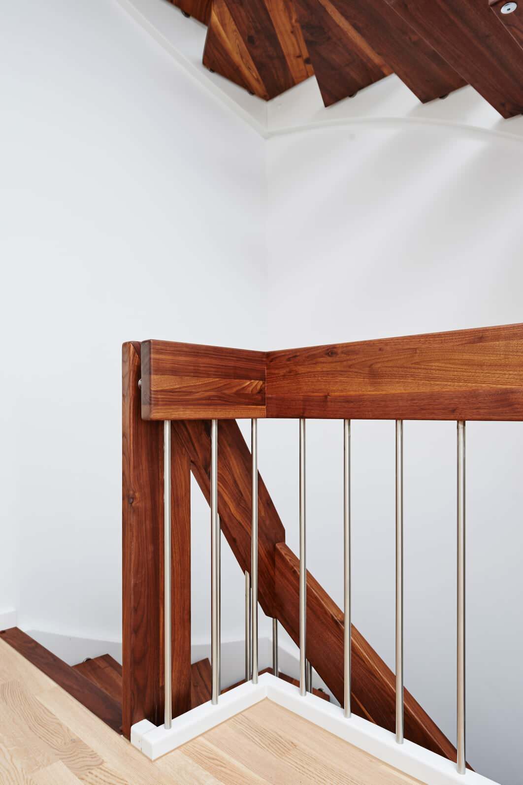 Консольная лестница из дуба