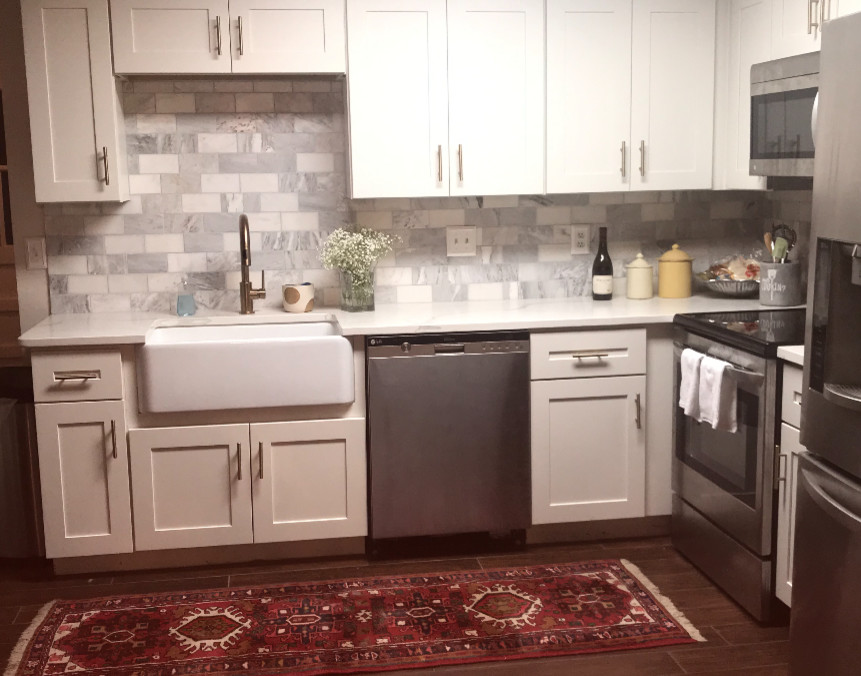Kitchen - mid-sized transitional ceramic tile and brown floor kitchen idea with a farmhouse sink, quartz countertops, multicolored backsplash, marble backsplash, stainless steel appliances and white countertops