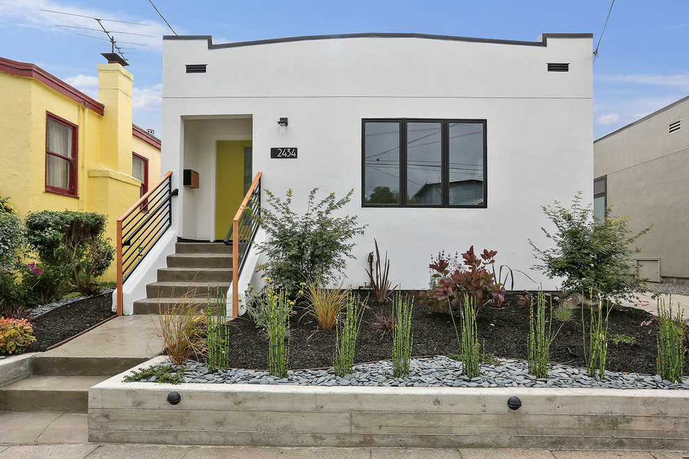 This is an example of a transitional one-storey stucco white house exterior in San Francisco.