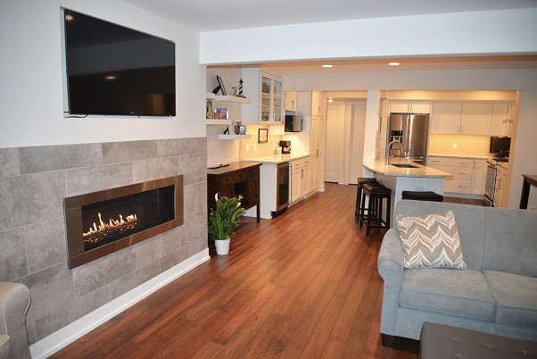 Lakeside Condo Remodel modern-kueche