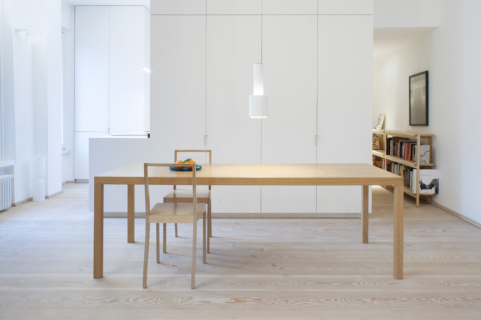 This is an example of a scandinavian dining room in Milan.
