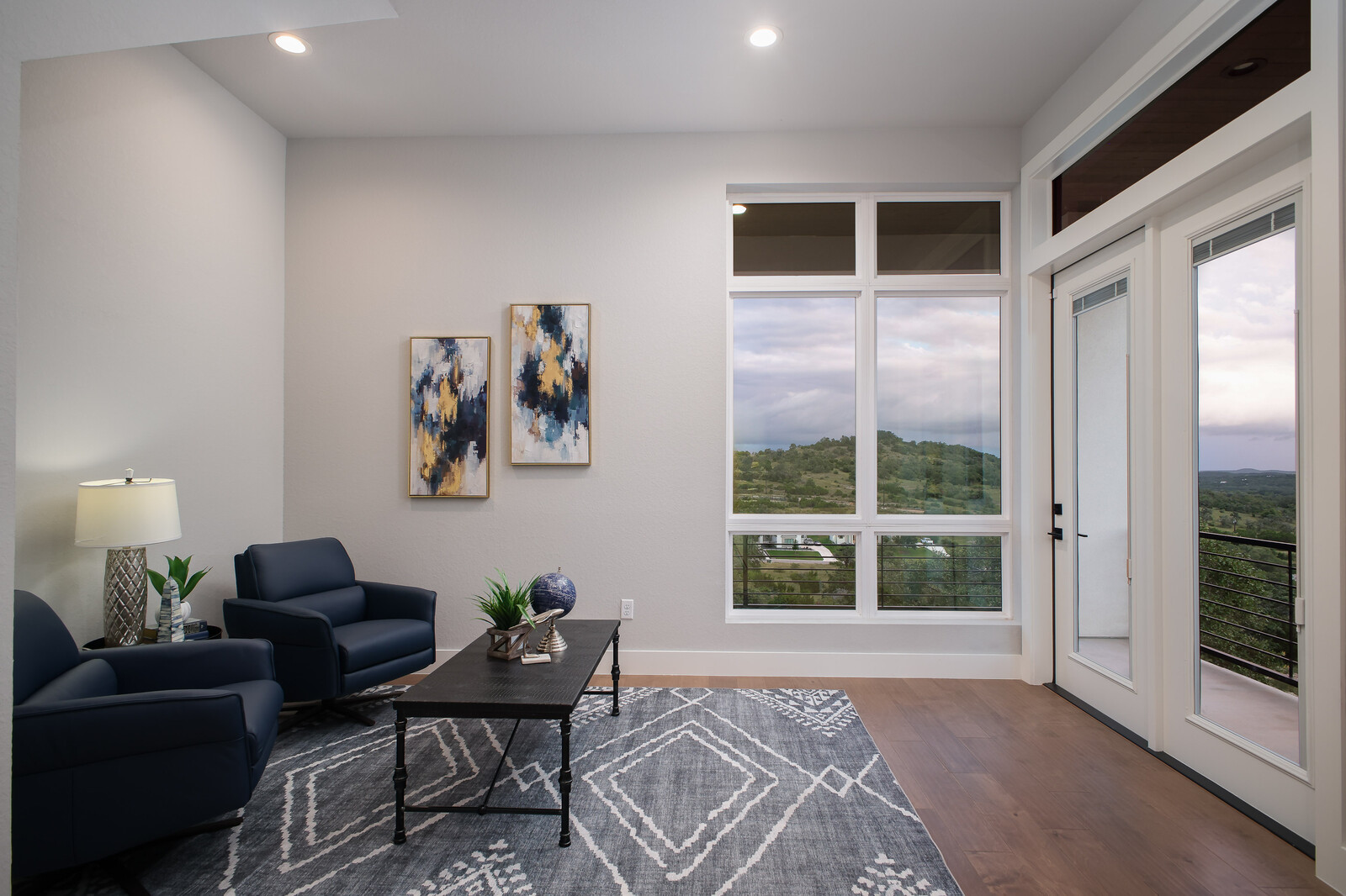 Modern: 4,950 ft², 4 BR/4 BA/2 ST home