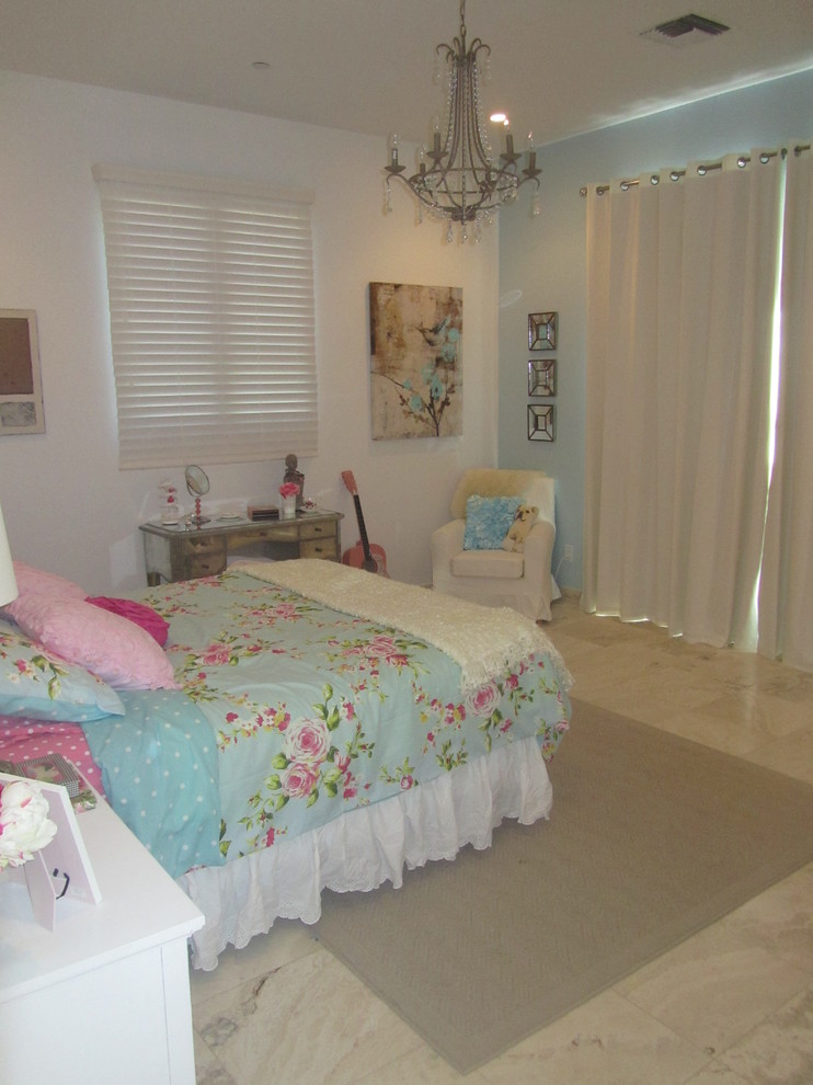 Eclectic home design photo in Phoenix