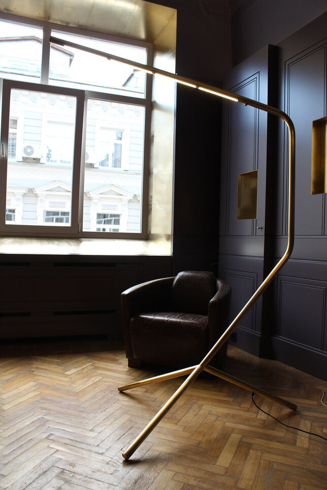 Стильный кабинет с латунными акцентами