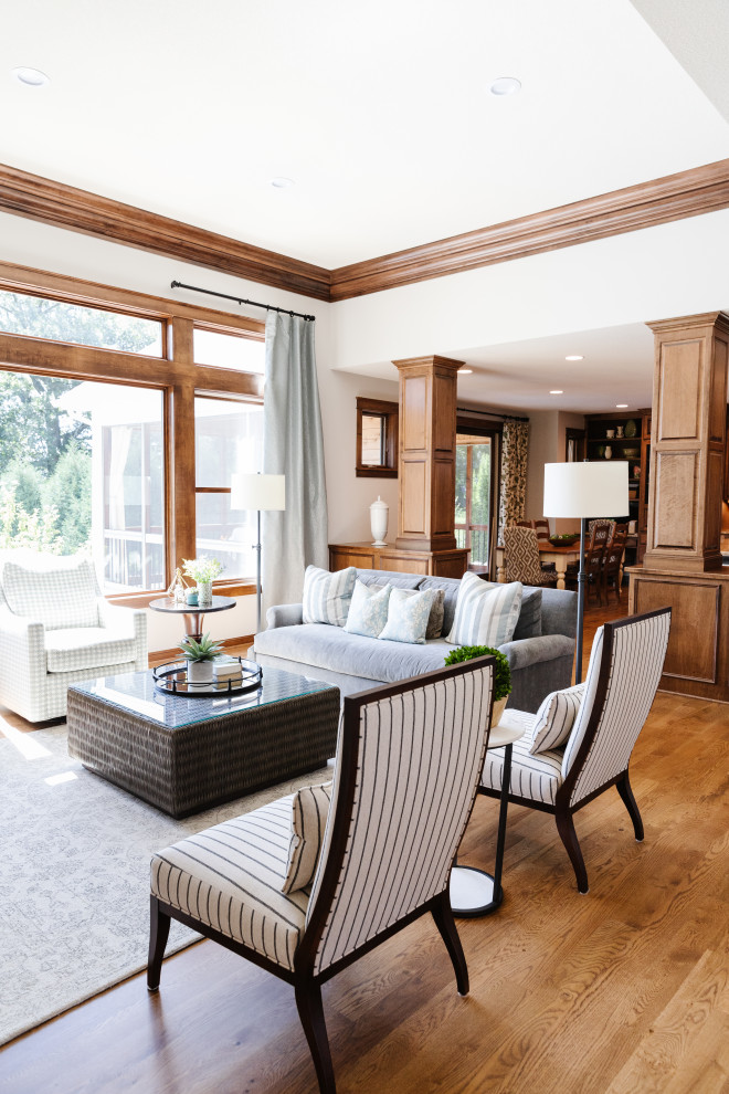 Inspiration for a transitional home design remodel in Minneapolis