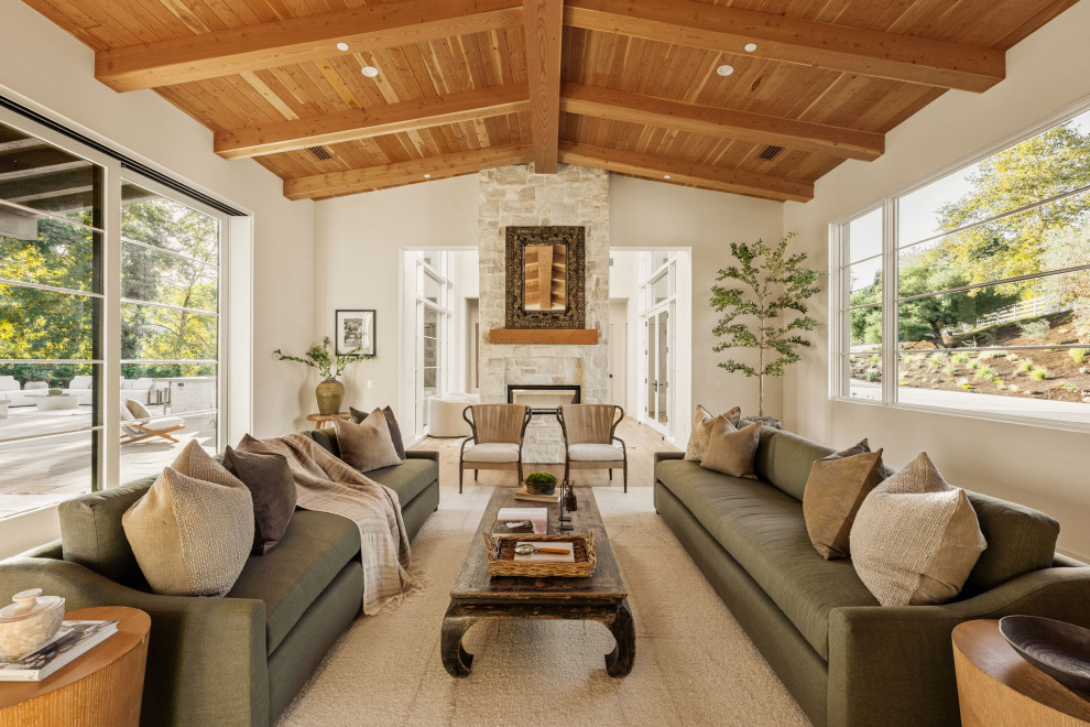 Example of a cottage home design design in Los Angeles