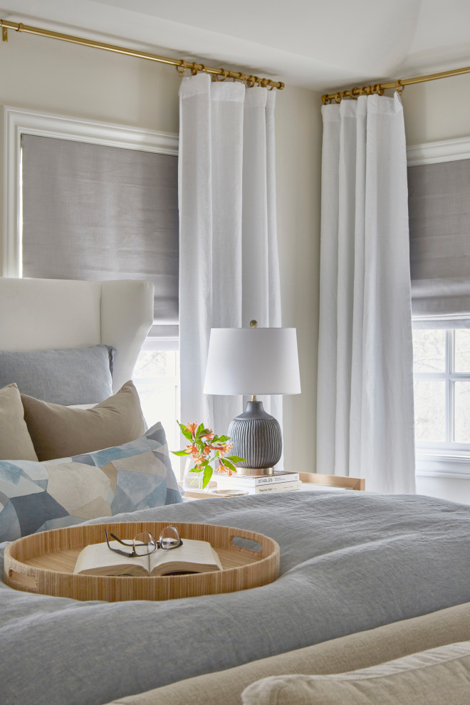 Bedroom - transitional bedroom idea in New York