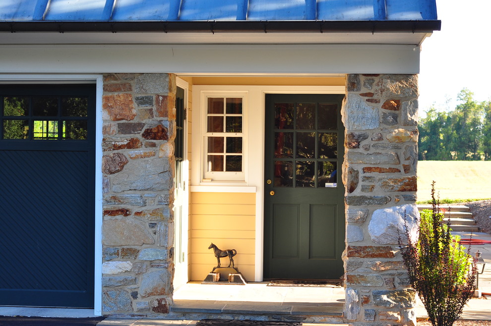 Inspiration for a traditional entryway in Baltimore with a single front door.