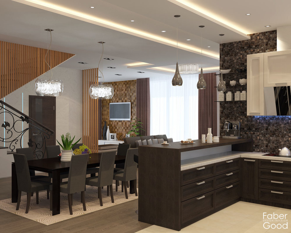 Кухня, столовая, гостиная и лестничный холл