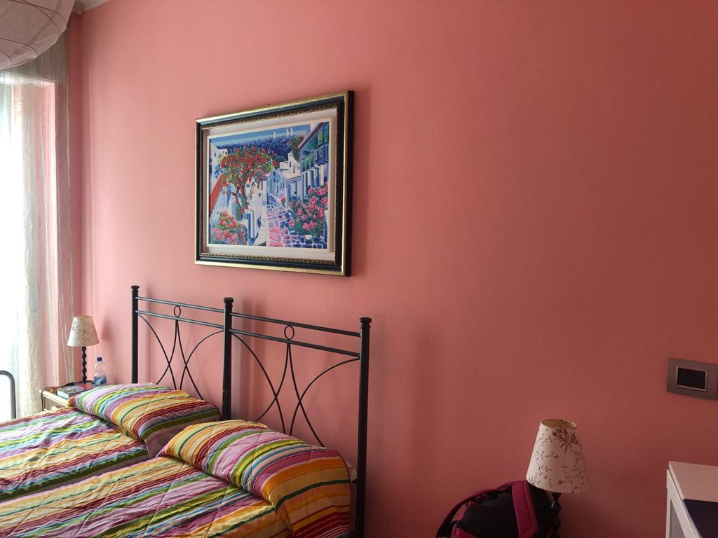 La parete del letto prima del restyling