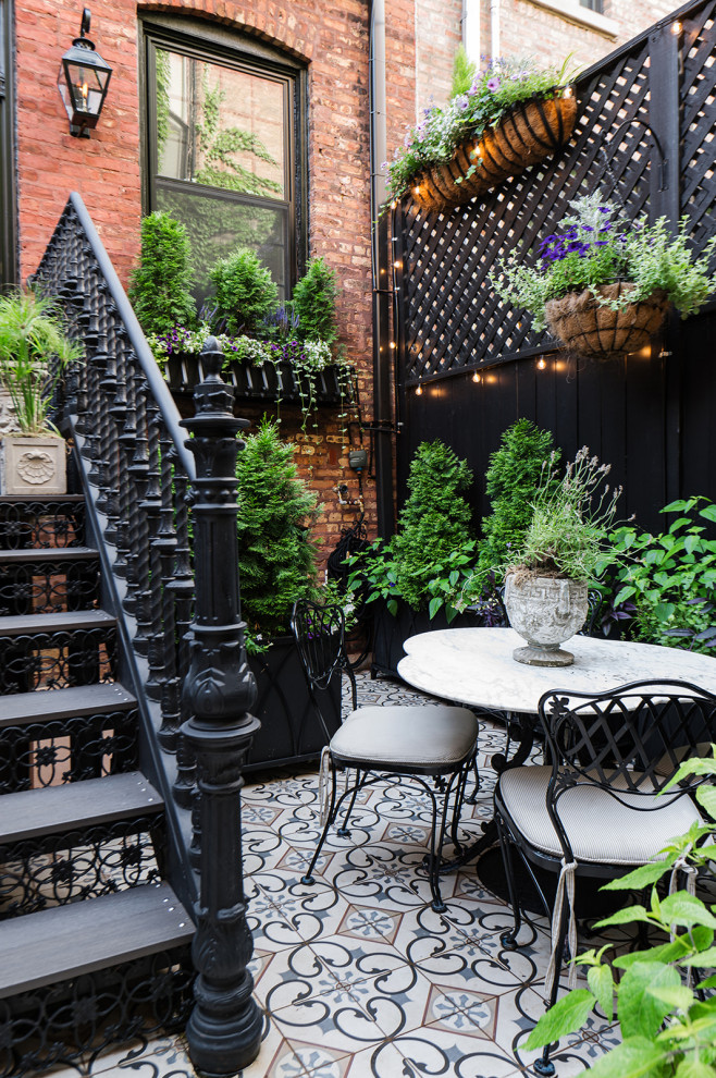Traditional patio in Chicago.