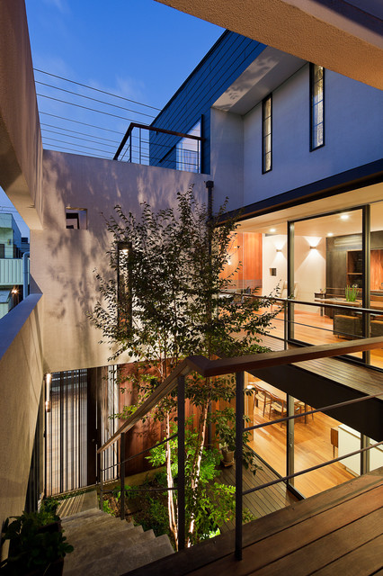 中庭のある3階建て二世帯住宅 Tokyo By 株式会社中野工務店 Houzz Ie
