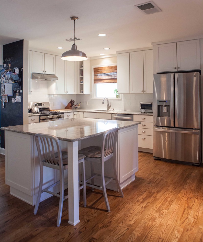Kitchen - transitional kitchen idea in Austin