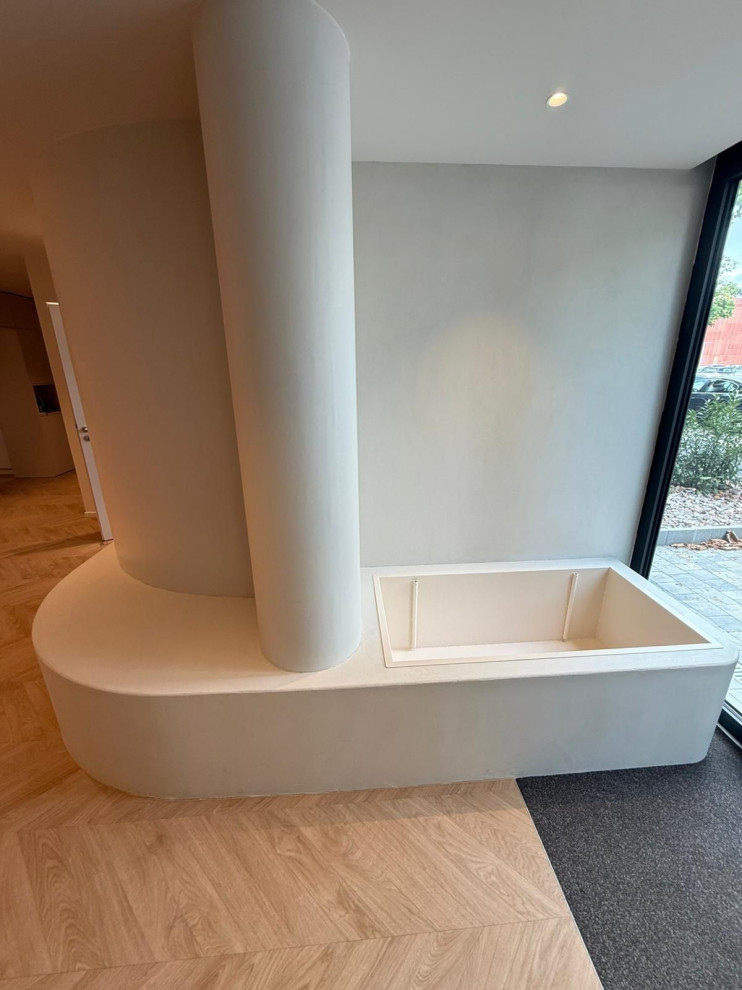 Современный интерьер стоматологической клиники с декоративной отделкой