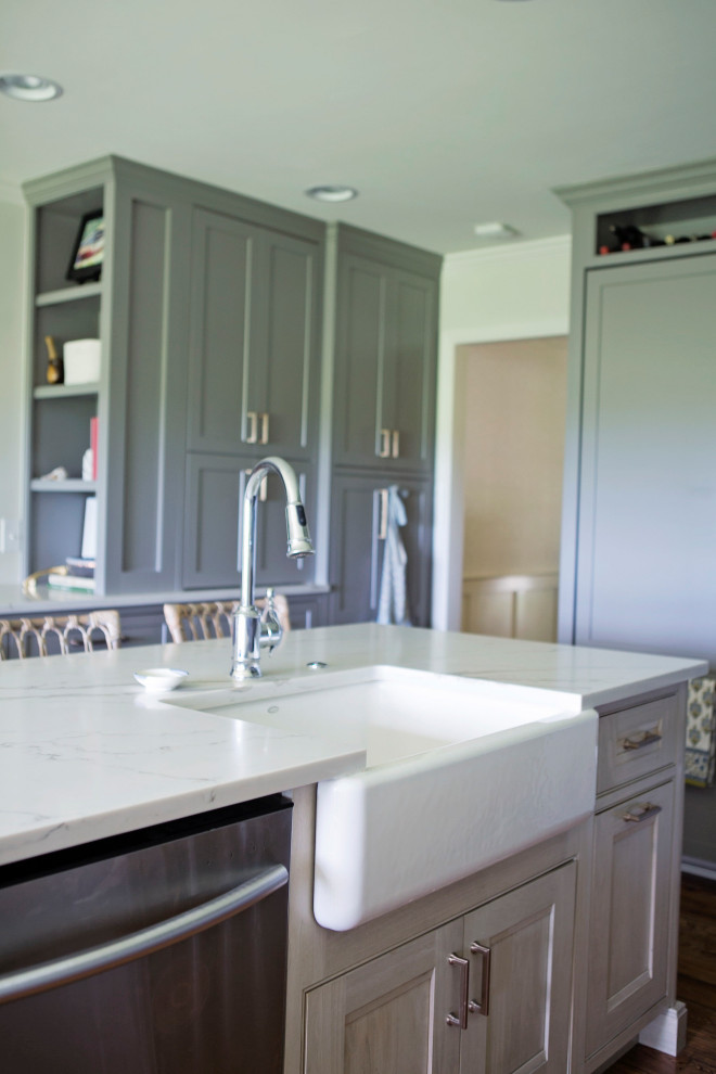 Inspiration for a transitional home design remodel in Atlanta