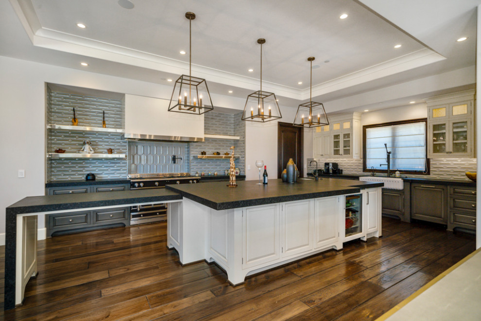 Example of a transitional kitchen design in Orange County