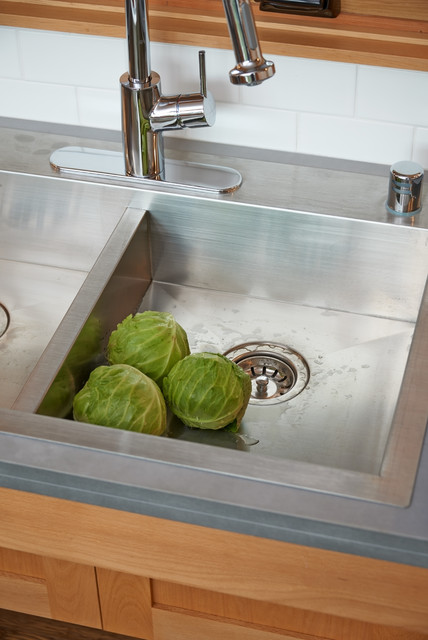 The Kitchen Sink Is Shallow Enough To Accommodate Someone Using A Chair Transitional Seattle By Fabcab Houzz Au