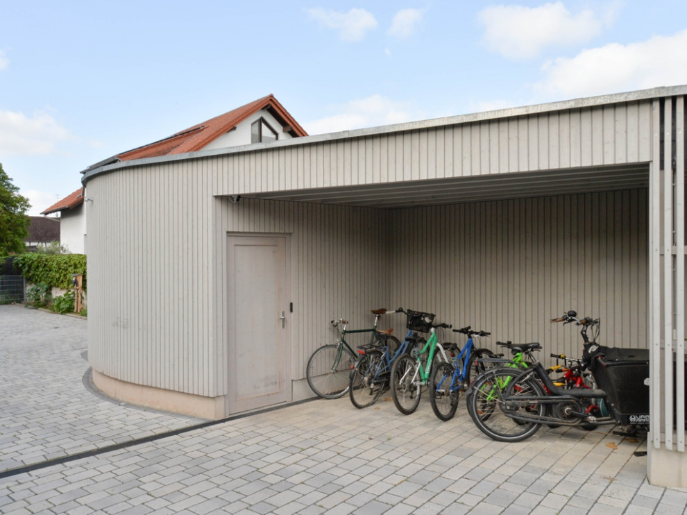 Inspiration for a contemporary detached garage in Frankfurt.