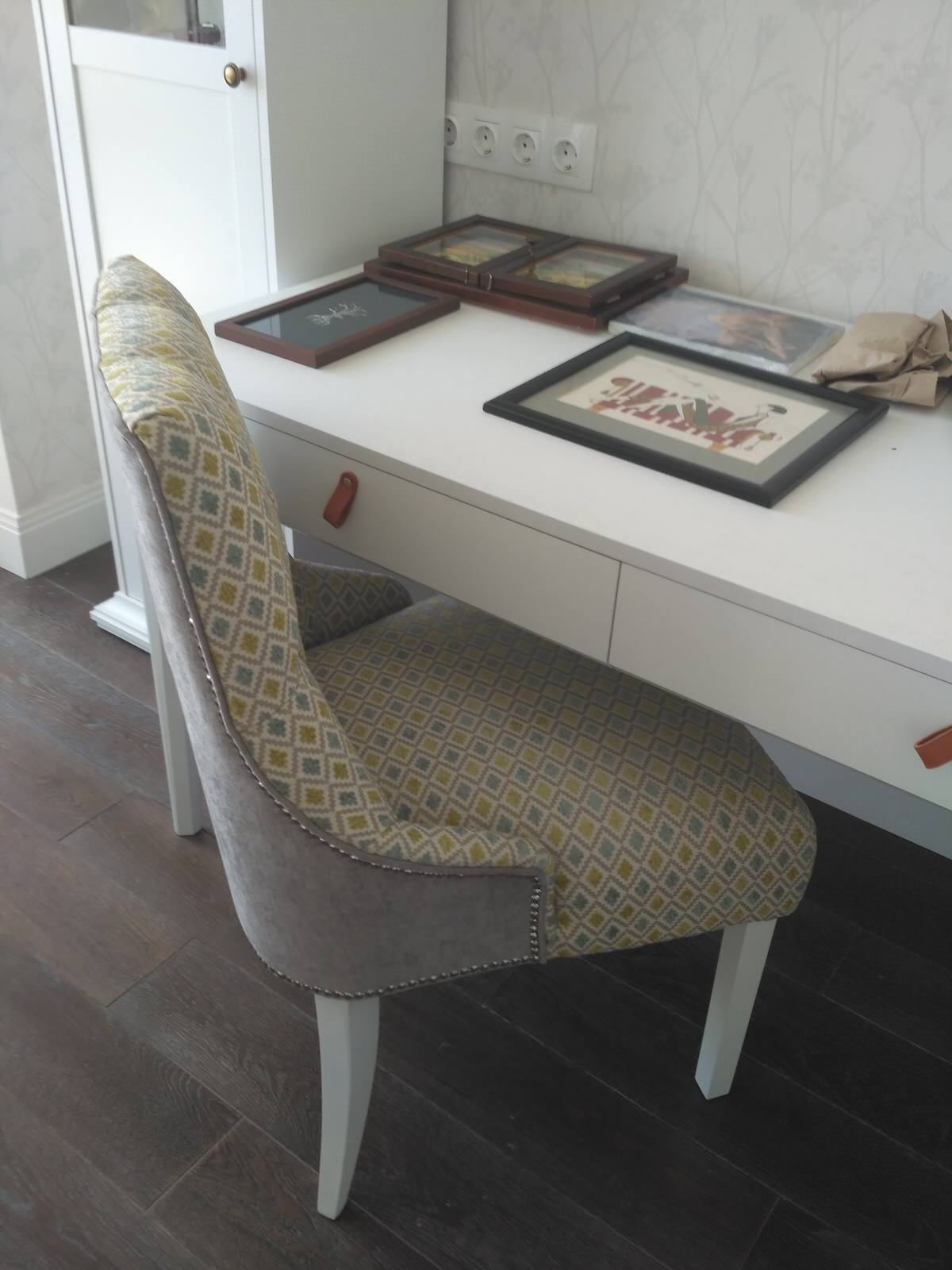 Классика и красный холодильник