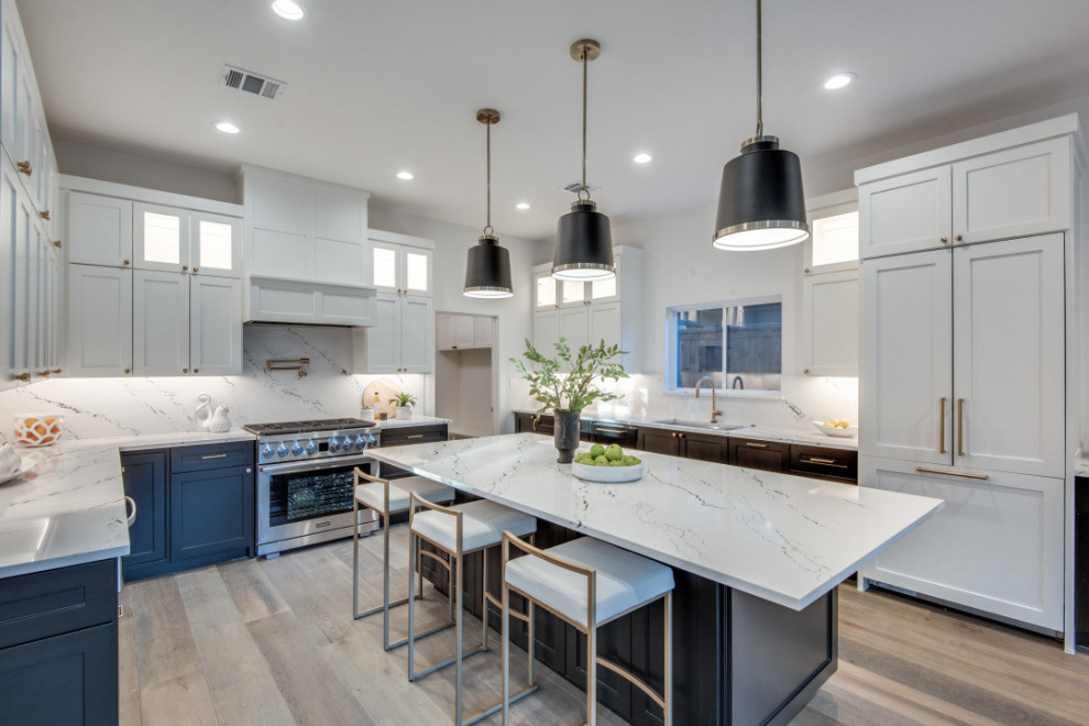 Home design - transitional home design idea in Dallas