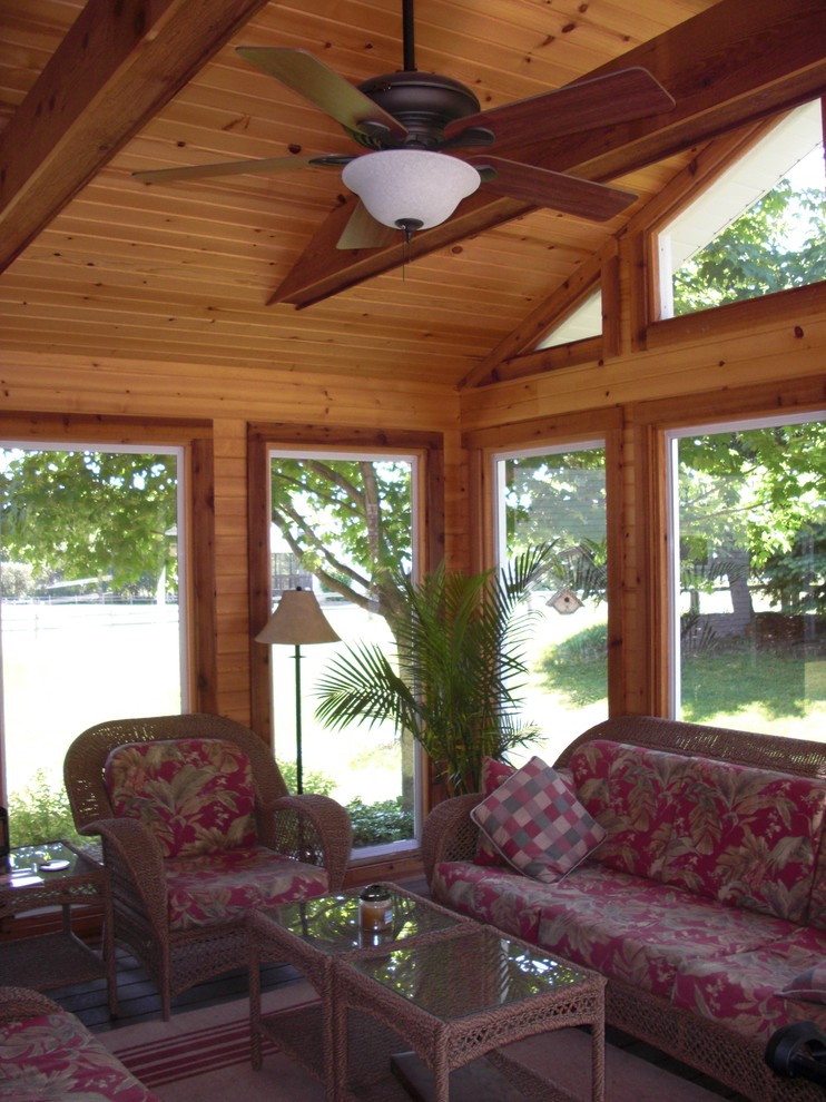 Design ideas for a mid-sized traditional sunroom in Chicago with dark hardwood floors and a standard ceiling.