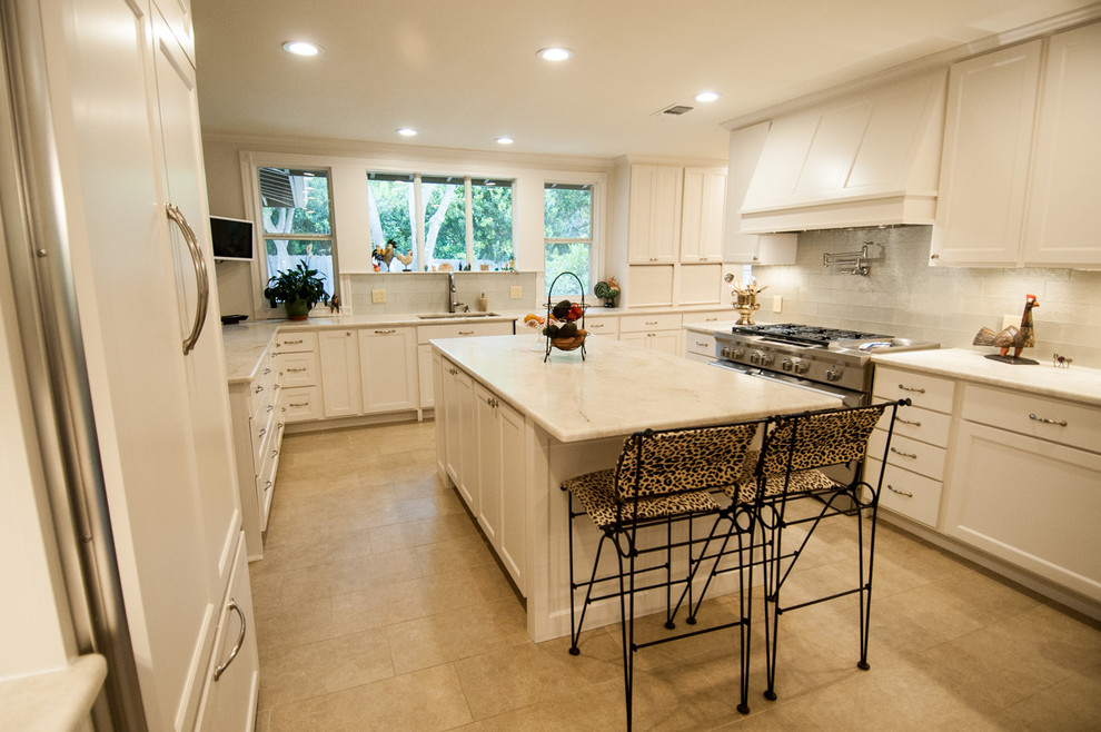 Transitional kitchen photo in Austin