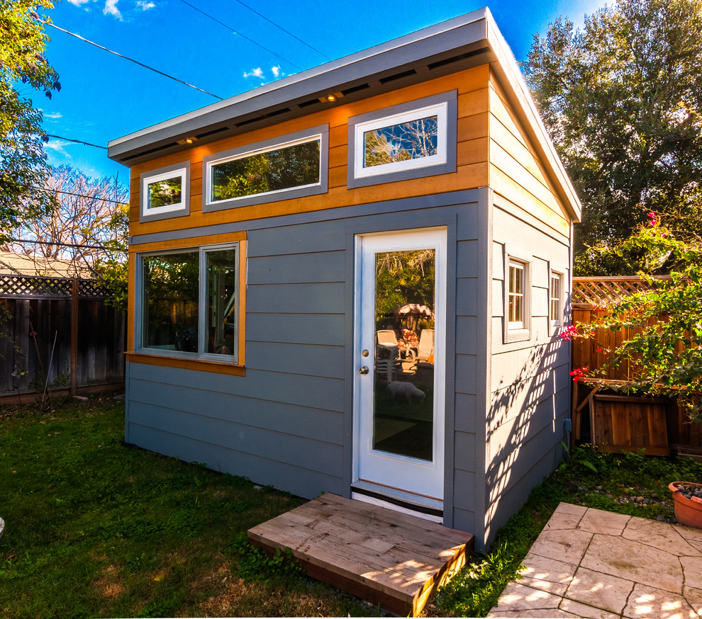 Design ideas for a mid-sized contemporary detached shed and granny flat in San Francisco.